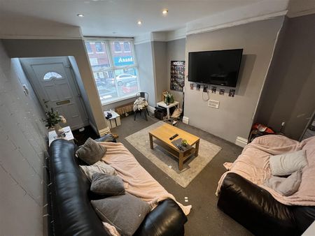 6 bedroom terraced house to rent - Photo 2