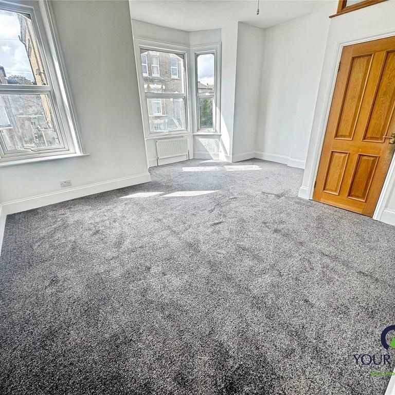 4 bedroom semi-detached house to rent - Photo 1