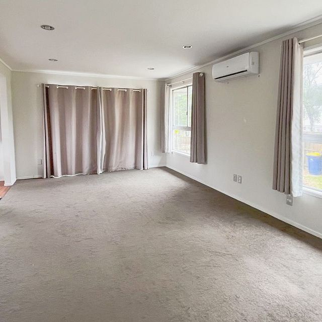 Sunny 5-Bedroom 3.5-bath Home in Glenfield - Photo 1