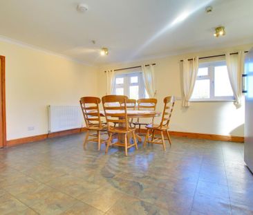 4 bedroom detached bungalow to rent - Photo 3