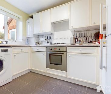 2 bedroom semi-detached house to rent - Photo 5