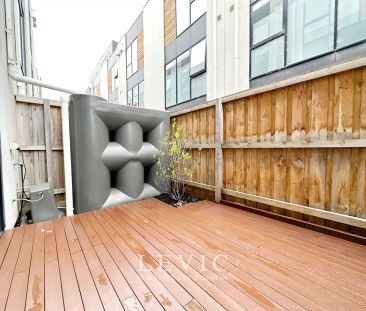 “Luxury FULLY FURNISHED THREE BEDROOMS townhouse” - Photo 2