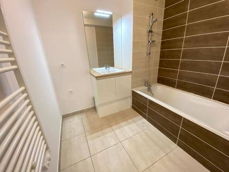 Location appartement récent 3 pièces 64 m² à Saint-Gély-du-Fesc (34980) - Photo 5