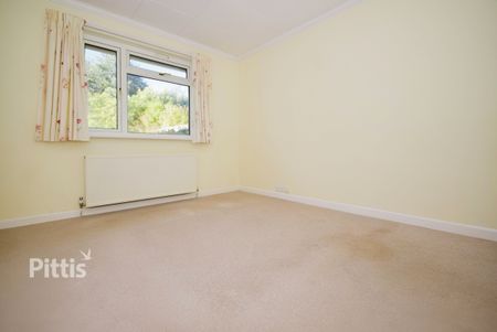3 bedroom detached bungalow to rent - Photo 2