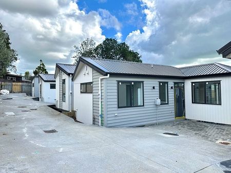 Brand New 2-Beds – Prime Location Opp Park! - Photo 2