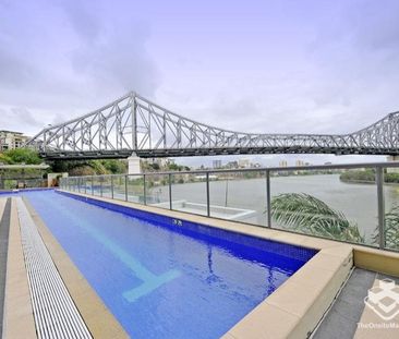 Riverfront Unfurnished Two Bedroom Two Bathroom Apartment - Photo 2