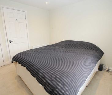 2 bed Terraced for rent - Photo 2