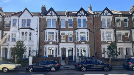4 bedroom flat to rent - Photo 2