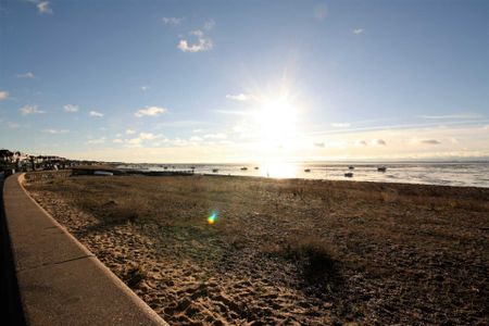 Eastern Esplanade, Southend On Sea THORPE BAY - Photo 5