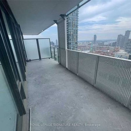 Yonge/Richmond Street-Stylish 1Bdrm+Den 1Bath 1Locker. - Photo 1