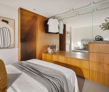 Treehouse-Style Haven With Leafy Outlook. - Photo 6