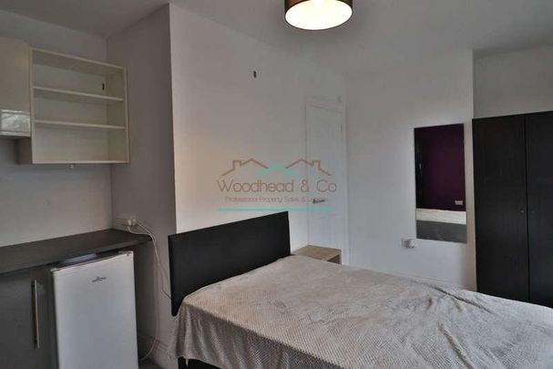 Wellingborough Road, Rushden, NN10 - Photo 1