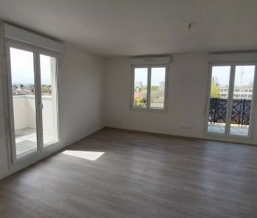 location Appartement T4 DE 78.41m² À LE BLANC MESNIL - Photo 3
