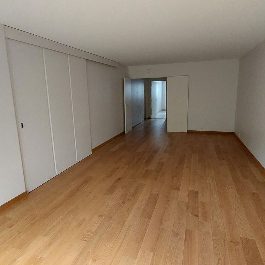 location Appartement T5 DE 111.7m² À PARIS - Photo 1