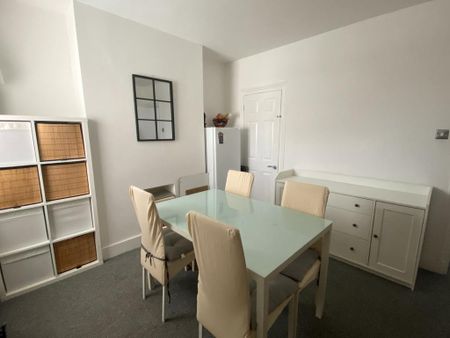 3 bedroom end of terrace house to rent - Photo 2