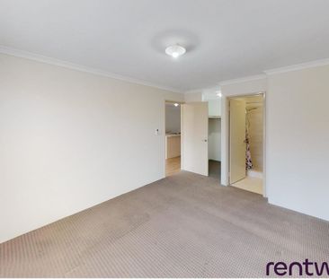 IMMACULATE & LOW MAINTENANCE - Photo 3