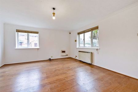 A ground floor studio located in the village of Bourne End - Photo 5