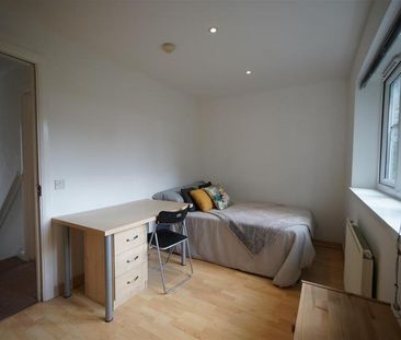 4 bedroom apartment to rent - Photo 4