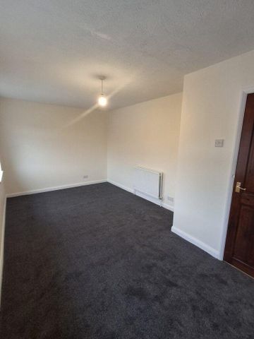 2 bedroom semi-detached house to rent - Photo 5