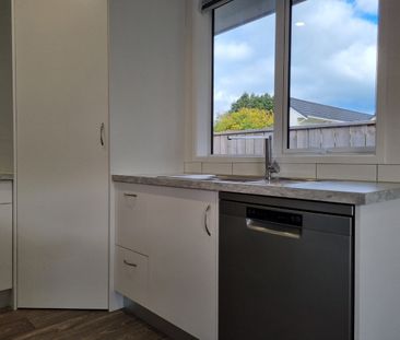 Easy Modern Living Close to Inglewood CBD - Photo 2
