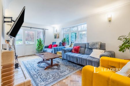 5 bedroom house to rent Ruden Way, Epsom, Surrey, KT17 - Photo 3