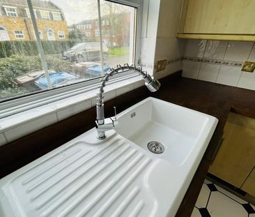 Room in a Shared House, Leeward Gardens, SW19 - Photo 5