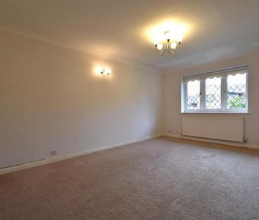4 bedroom detached house to rent - Photo 2