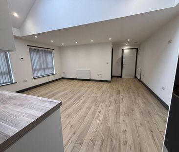 2 bedroom Flat To Let - Photo 1