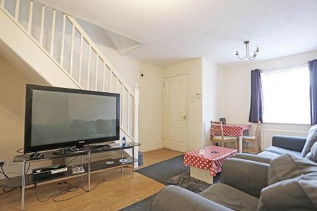2 bedroom terraced house to rent - Photo 3