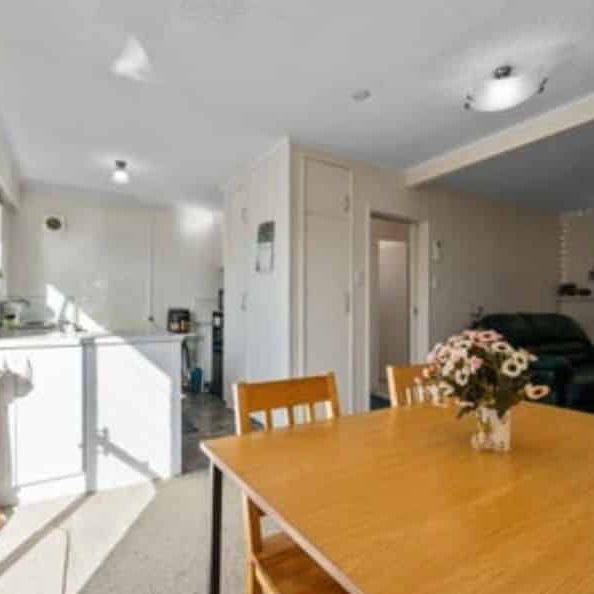 Charming 2BR Unit in Fitzroy! - Photo 1