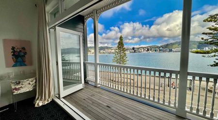 The Waterfront Retreat - Photo 3