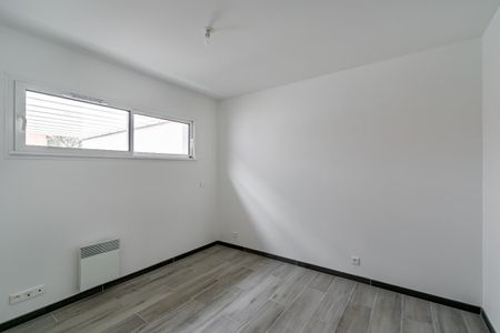Location Maison 5 pièces 121m² AMBARES ET LAGRAVE 33440 - Photo 2
