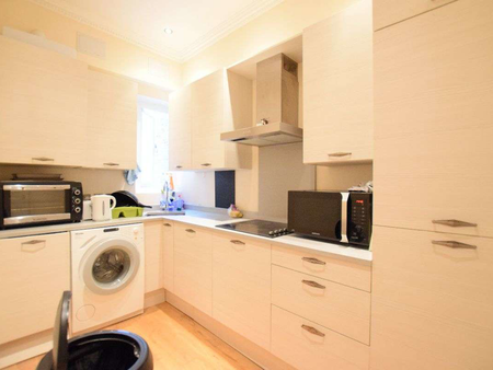 FLAT 6, 56 Queensborough Terrace Room 2 - Photo 2