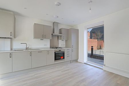 3 bedroom semi-detached house to rent - Photo 4