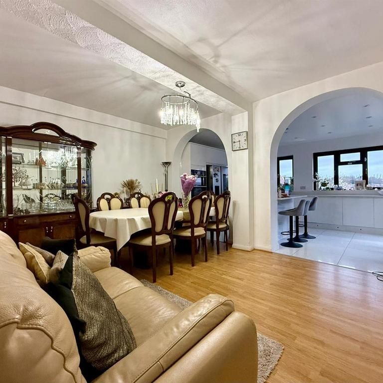 1 bedroom in a house share to rent - Photo 1