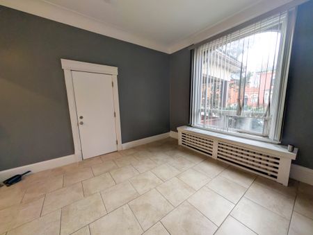 **Downtown Hamilton** Cozy Main Floor Bachelor Apartment!! - Photo 5