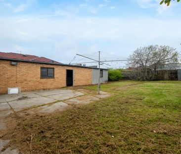 Spacious Family Home in a Prime Pascoe Vale Location - Photo 2