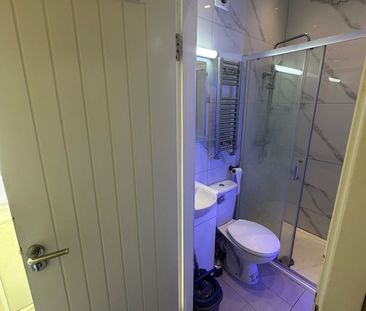 Studio Flat, Manor Drive, HA9 - Photo 4