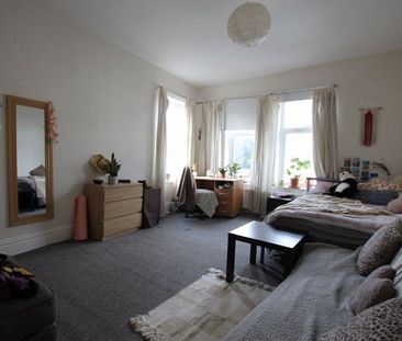 7 bedroom end of terrace house to rent - Photo 2