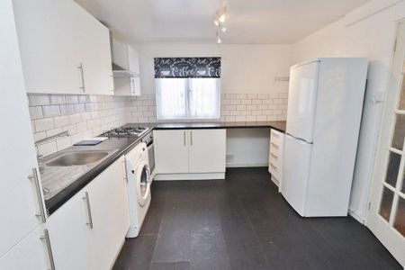 3 bedroom terraced house to rent - Photo 2