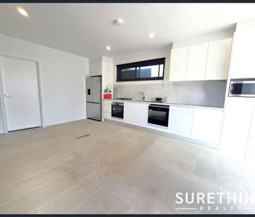 "New 1 bedroom flat, with the option to lease fully furnished or va... - Photo 3