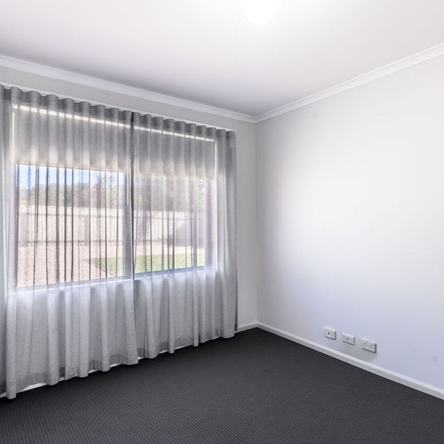 Spacious Family Home in a Prime Coastal Location - Photo 1