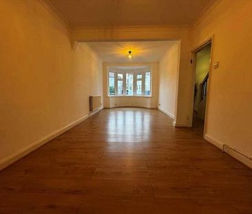 Rushden Gardens, Ilford, IG5 - Photo 3