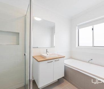 BEAUTIFUL HOME IN THORNHILL PARK - Photo 2