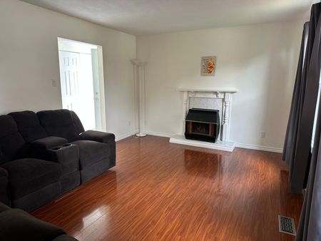 For Lease - 130 Sekura Crescent, Cambridge, Ontario - Photo 2