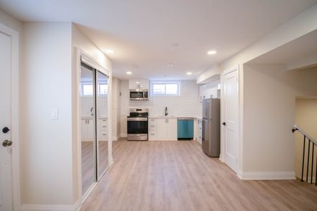 ALL INCLUSIVE 1 BEDROOM LOWER UNIT FOR RENT IN WELLAND! - Photo 4