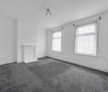 4 Bed Semi-Detached House, Clarendon Road, CR0 - Photo 2