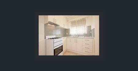 Bright & Spacious 2 Bedroom in Group of 3! - Photo 5