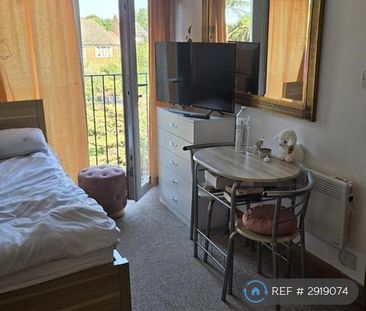 Studio to rent - Photo 1
