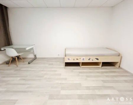 Studentské bydlení na akademický rok: Obrovský byt 3+kk (75 m - Fotografie 3